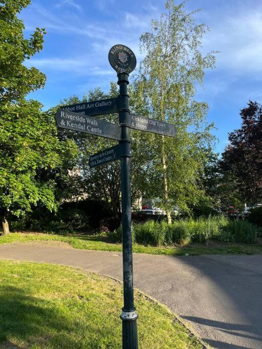 Wee Toad Hole Heart Of Kendal - Cottage Sleeps 4-6 - Dogs Welcome المظهر الخارجي الصورة