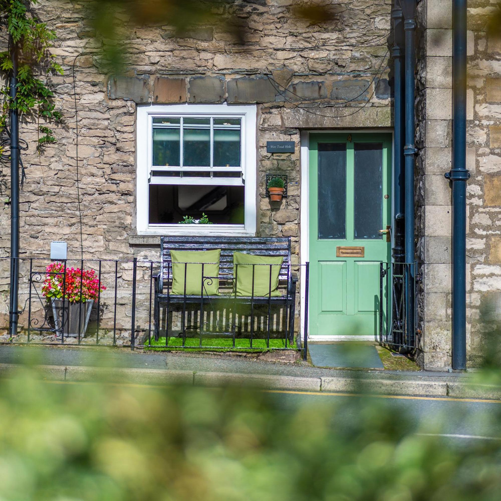 Wee Toad Hole Heart Of Kendal - Cottage Sleeps 4-6 - Dogs Welcome المظهر الخارجي الصورة